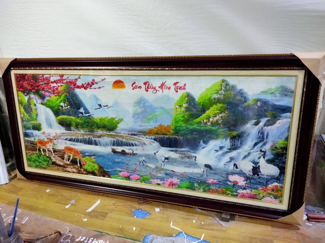 mau-tranh-theu-chu-thap-son-thuy-huu-tinh-dep