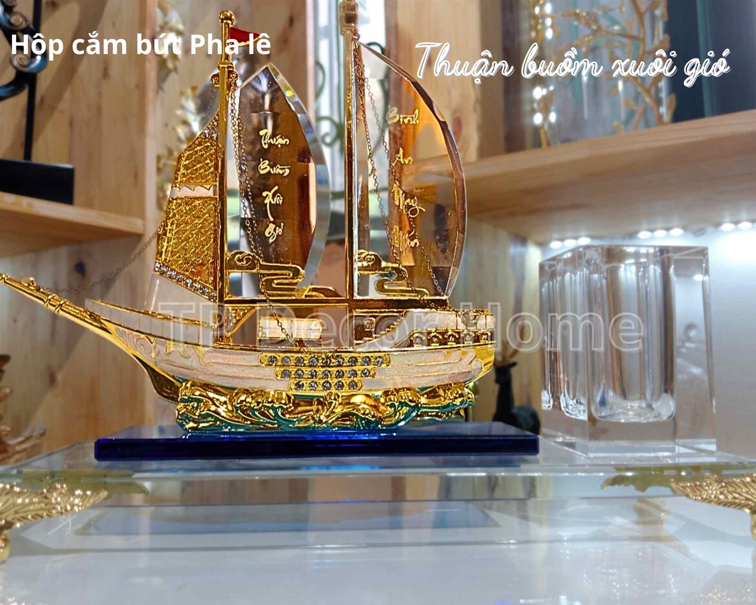 hop-cam-but-pha-le-thuan-buom-xuoi-gio