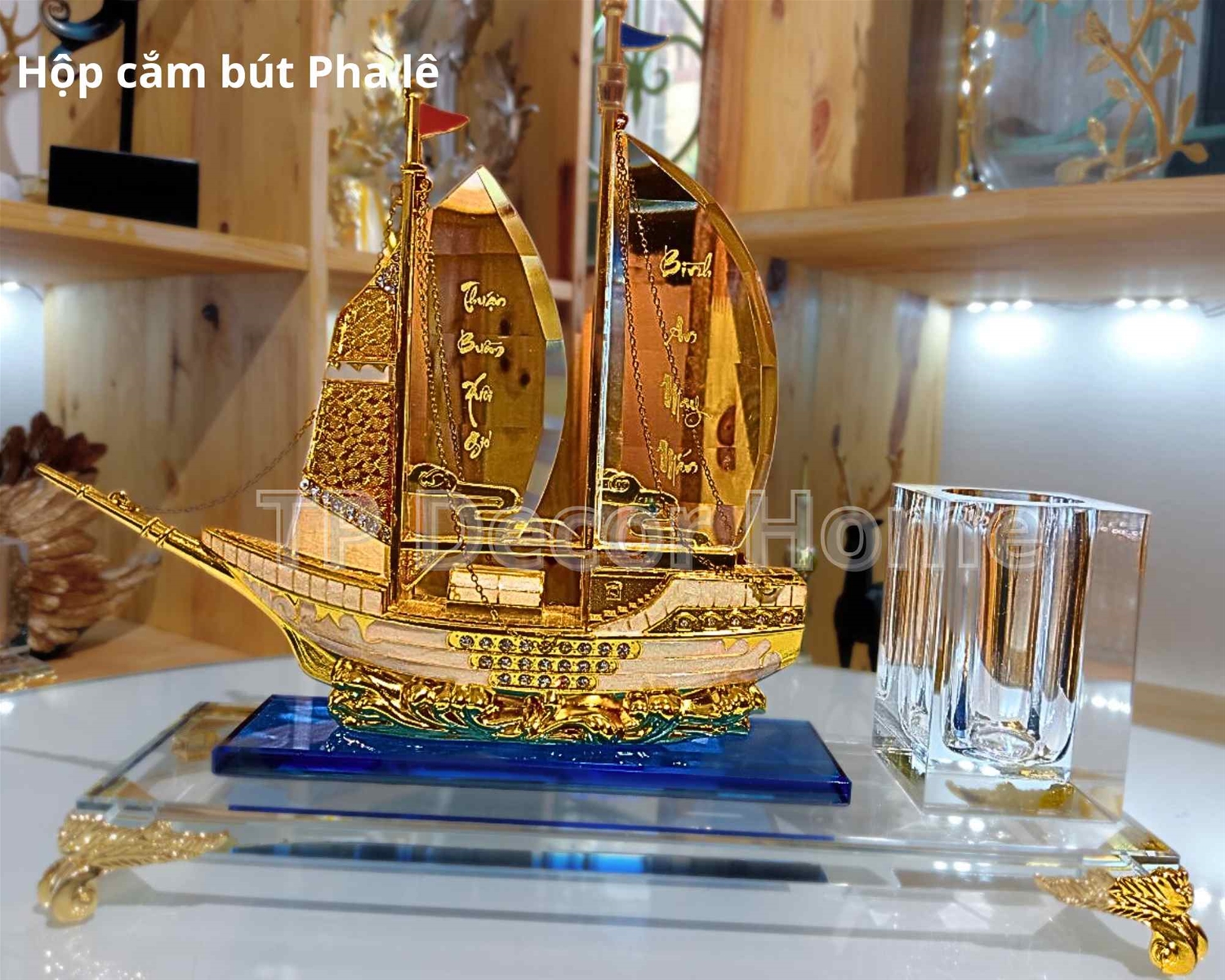 hop-cam-but-pha-le-thuan-buom-xuoi-gio-dep