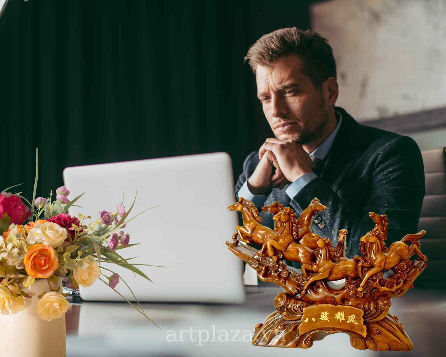 tuong-ngua-la-mon-qua-tang-cho-sep