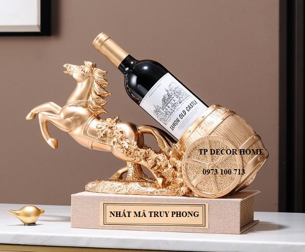 ngua-keo-xe-ruou-vang-mau-vang