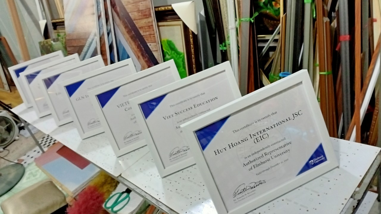 mau-khung-bang-khen-mau-trang-dep