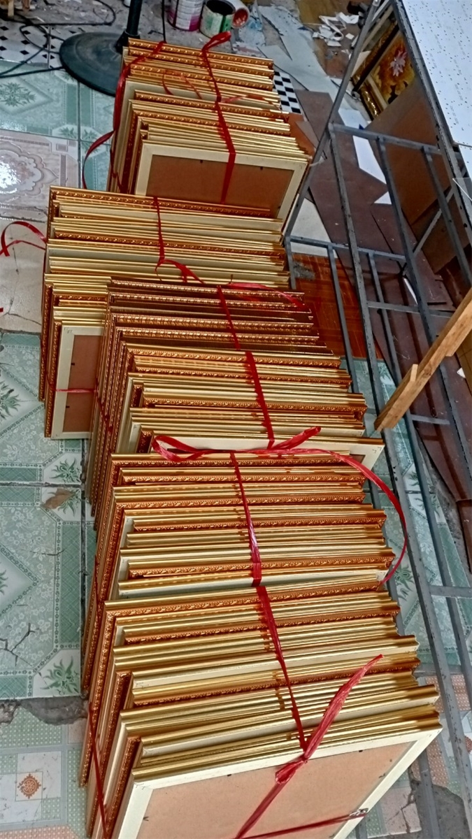 mau-khung-bang-khen-vang-ban3cm