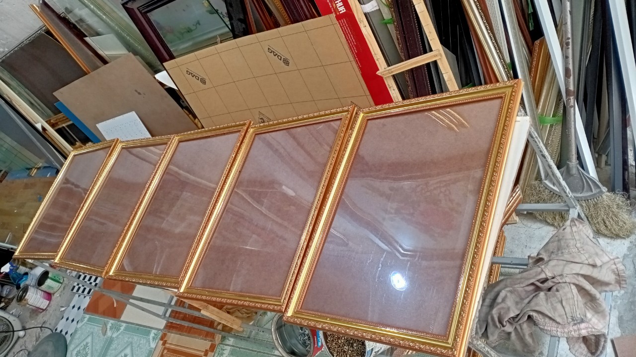 mau-khung-bang-khen-mau-vang-ban-3cm