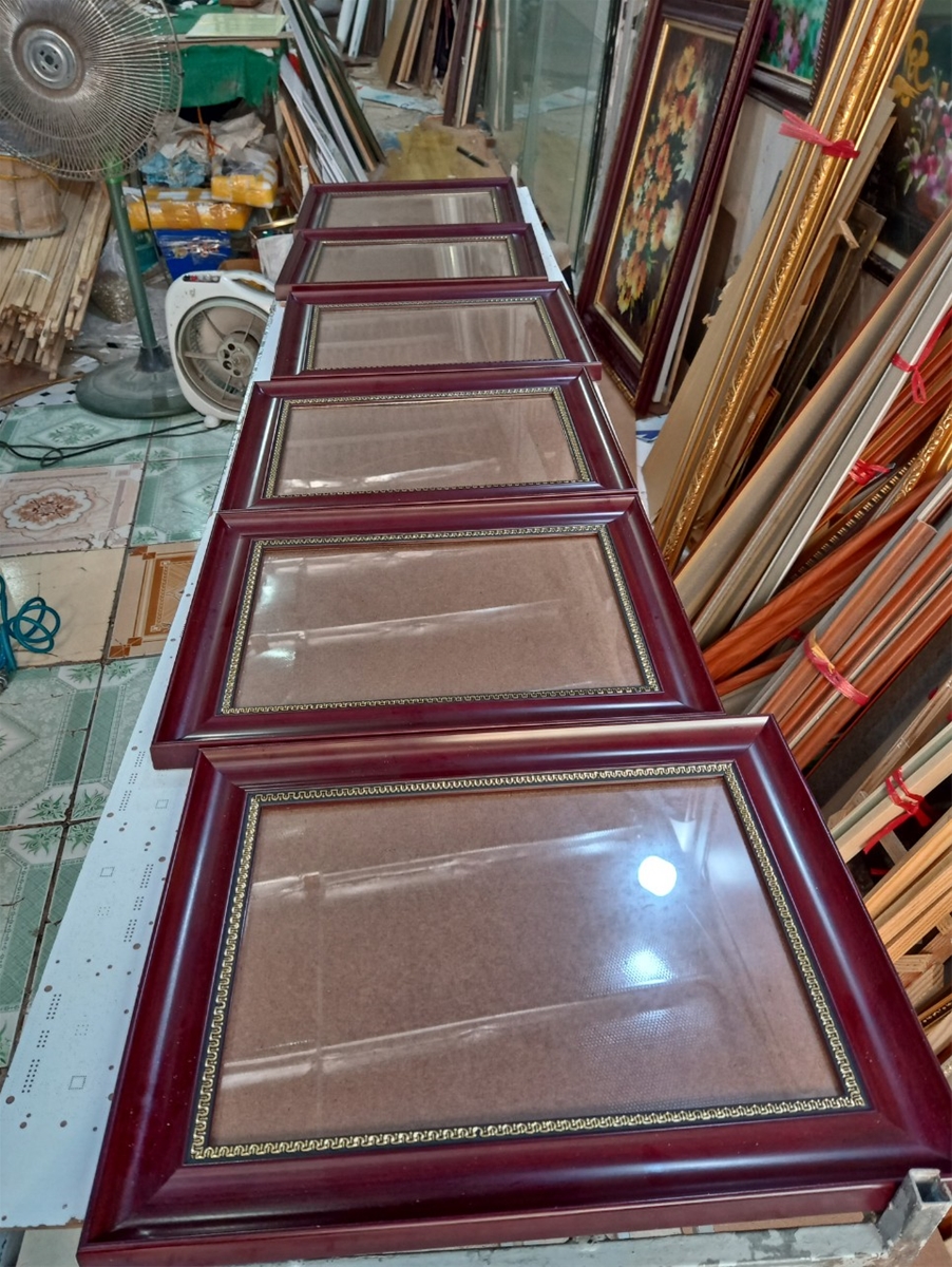 mau-khung-bang-khen-mau-nau-vien-vang-ban-5cm