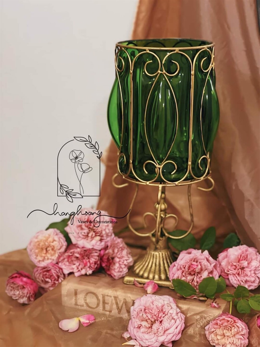 binh-cam-hoa-phong-cach-chau-au-dep