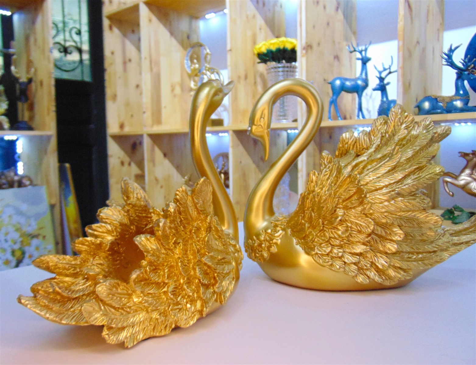 doi-thien-nga-trang-tri-tuyet-dep