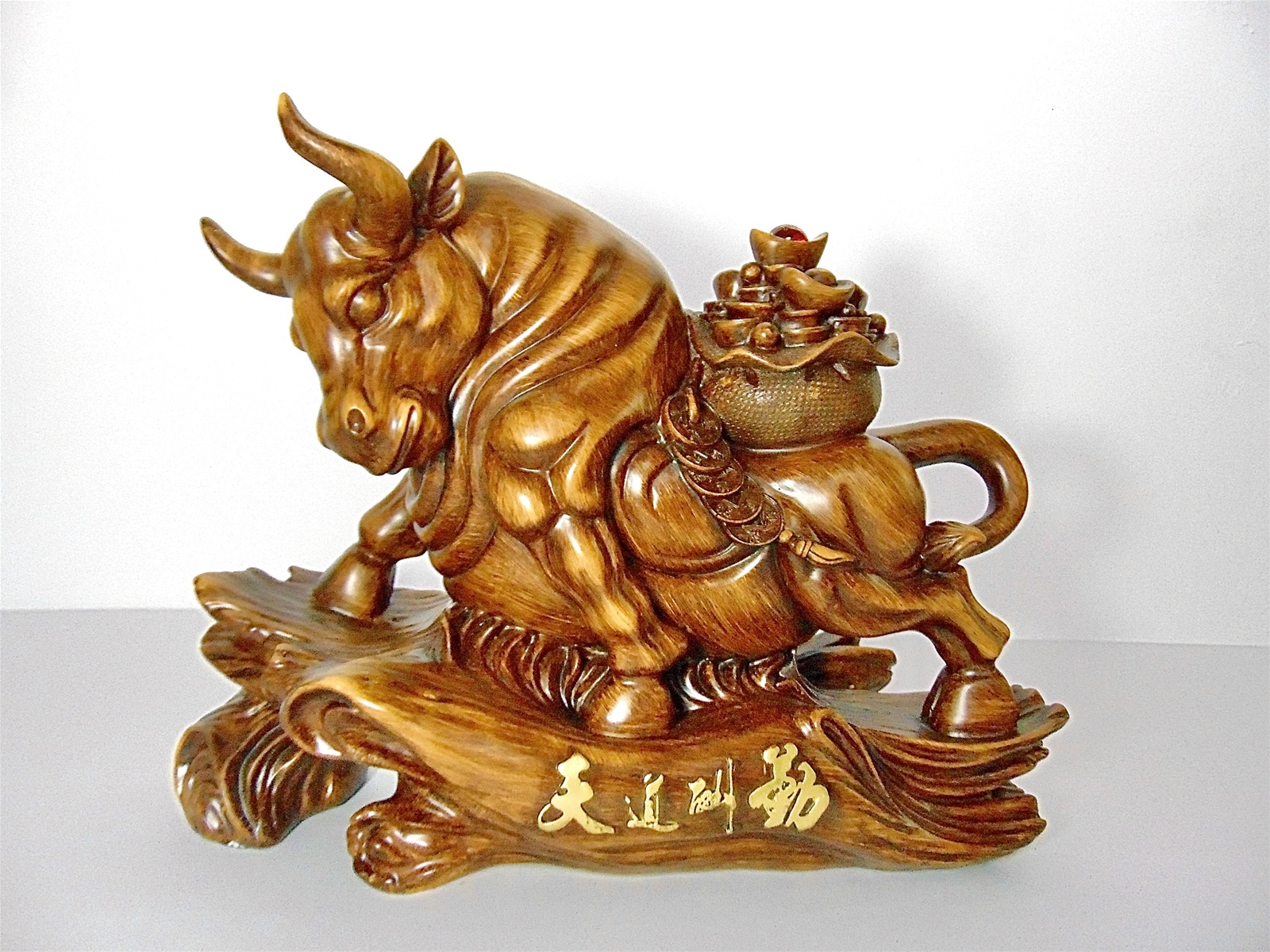 tuong-trau-phu-quy-tai-loc-may-man