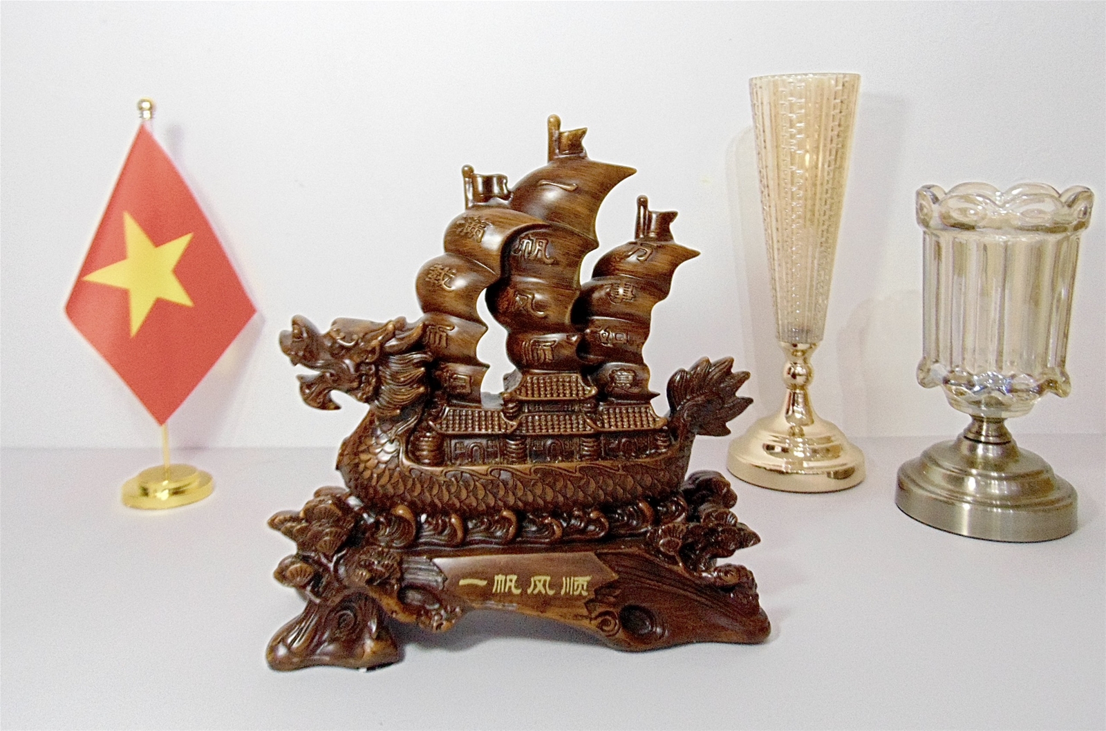 trang-tri-noi-that-bang-tuong-thuyen-rong-doc-dao-decor-home