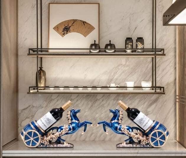 ke-ruou-vang-hinh-con-ngua-trang-tri-tu-ruou