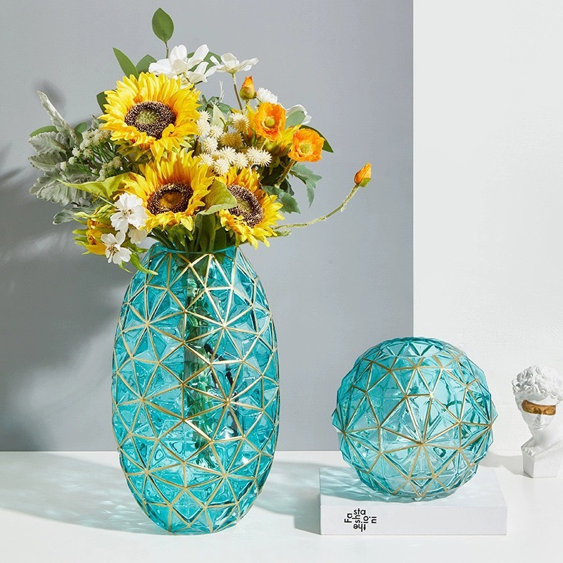 mau-binh-cam-hoa-thuy-tinh-pha-le-trang-tri-phong-khach-dep